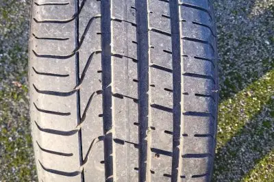 1 tyre from the front o/s of a Jaguar XK Dynamic R