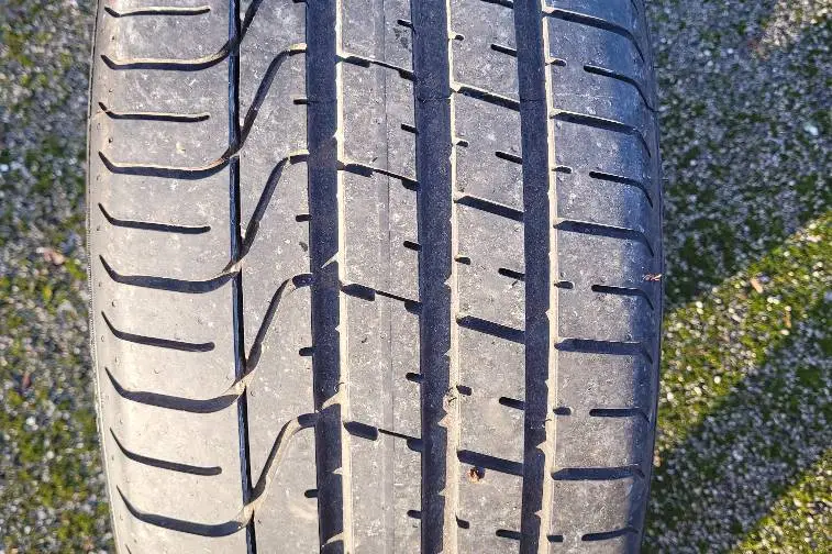 1 tyre from the front o/s of a Jaguar XK Dynamic R
